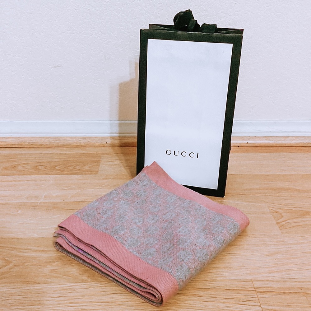 GUCCI reversible 100% wool scarf muffler 💯 authentic